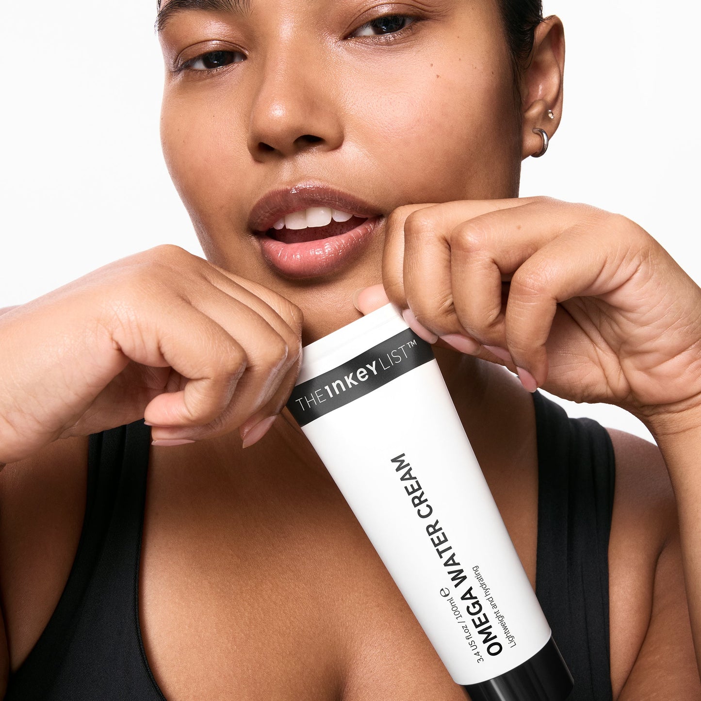 supersize-omega-water-cream-100ml-f9 03_KAFFYA_07_HOLDING_OMEGA_SUPERSIZE_001.jpg