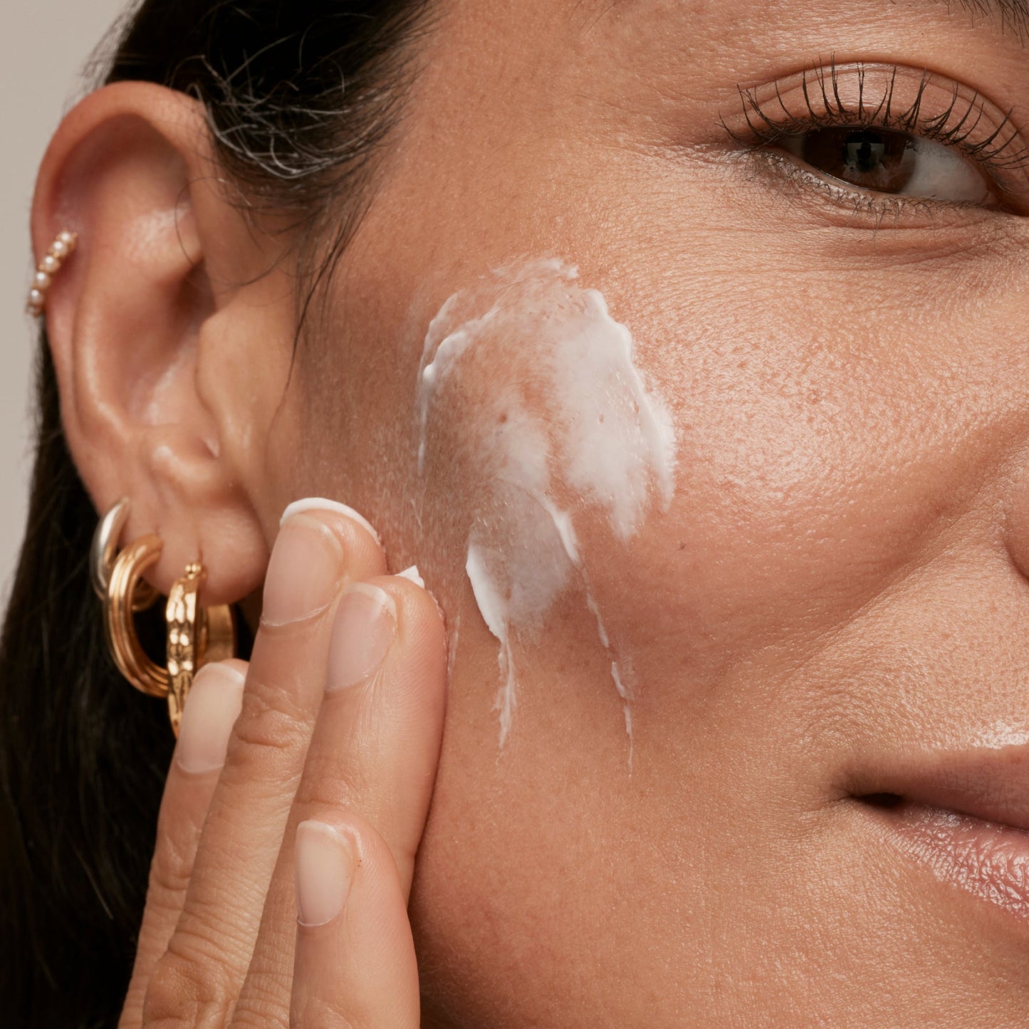 simple-skincare-cleanser-and-ceramide-moisturizer-duo-d9 INKEY_DTC_Bio-ActiveCeramide_Ppage_Model_02_dd0fc443-e441-4e82-ac65-ebe93c1b6365_1.jpg
