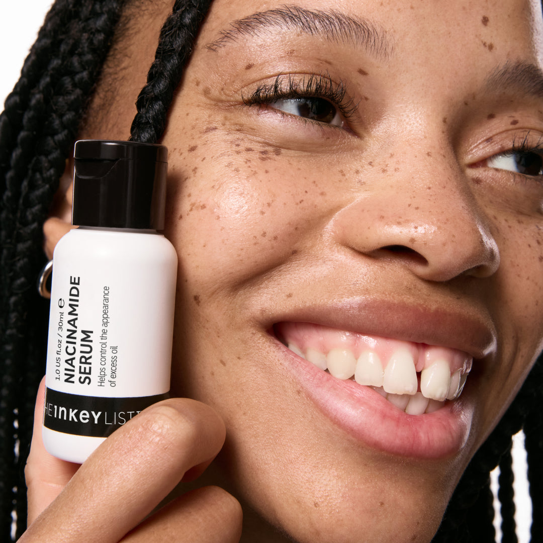 10-niacinamide-serum-duo-n5 Model01_d6be0920-41bd-4df2-8281-5a1face2e177.jpg