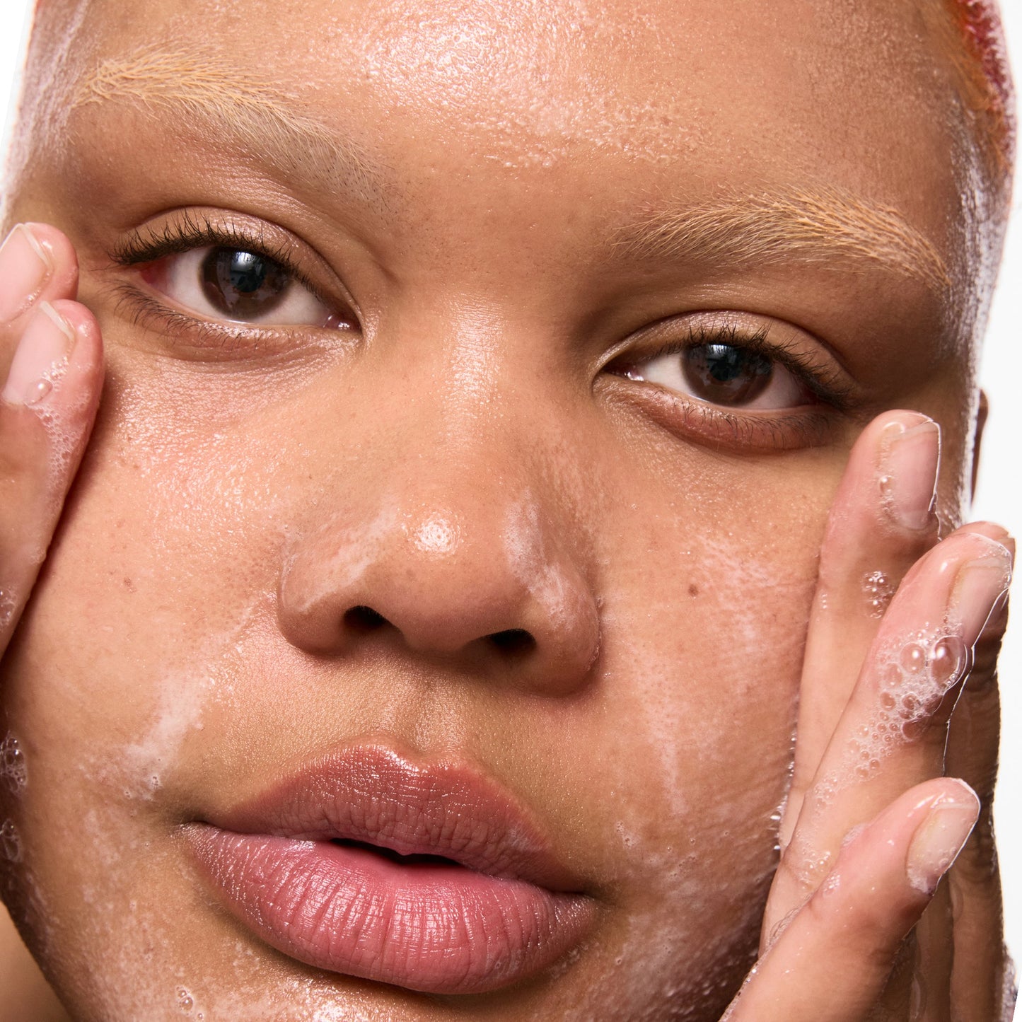 salicylic-acid-cleanser-duo-h5 Omega50_Model_2000x2000-1_ce0a3018-d6f0-4ed9-a17d-0096b80b29f6.jpg