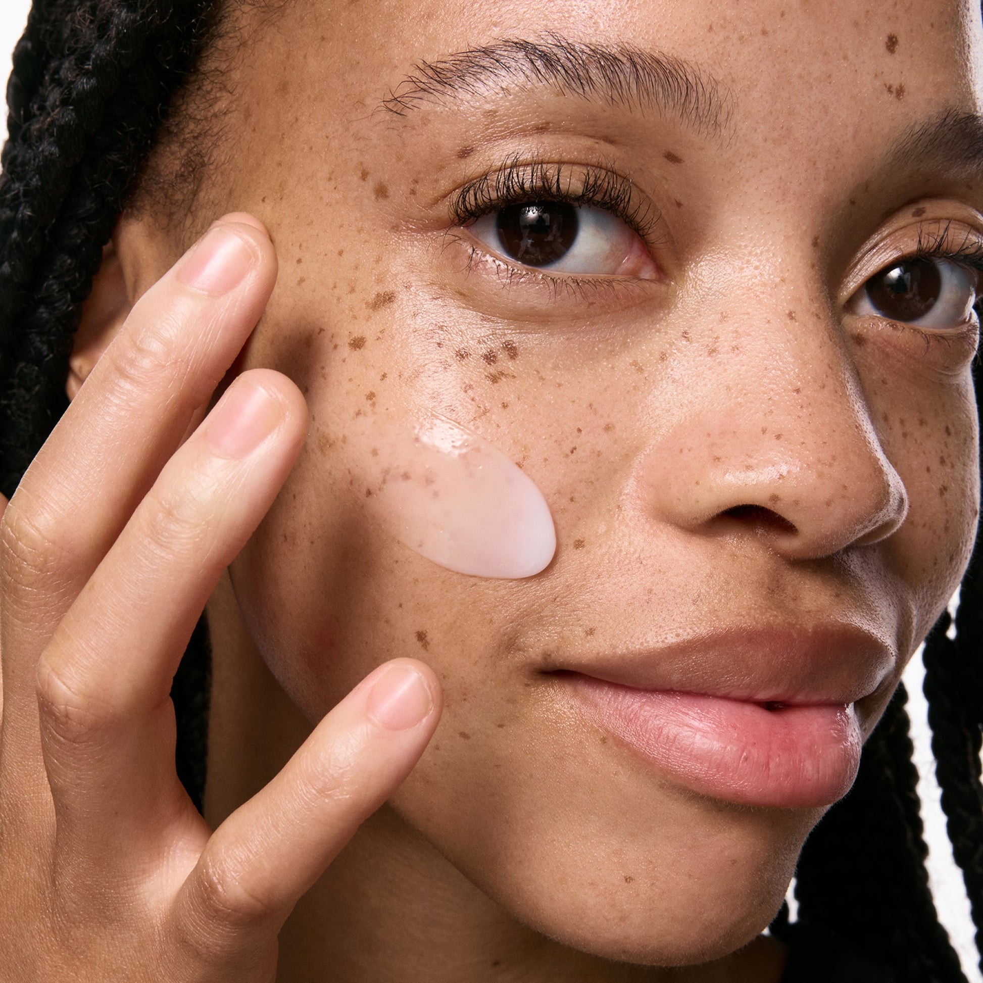 vitamin-b-c-and-e-moisturizer-l1 VitBC_E_ModelGoopMacro_2000x2000_bc64d363-139d-4699-88a9-2e0b1942763a.jpg